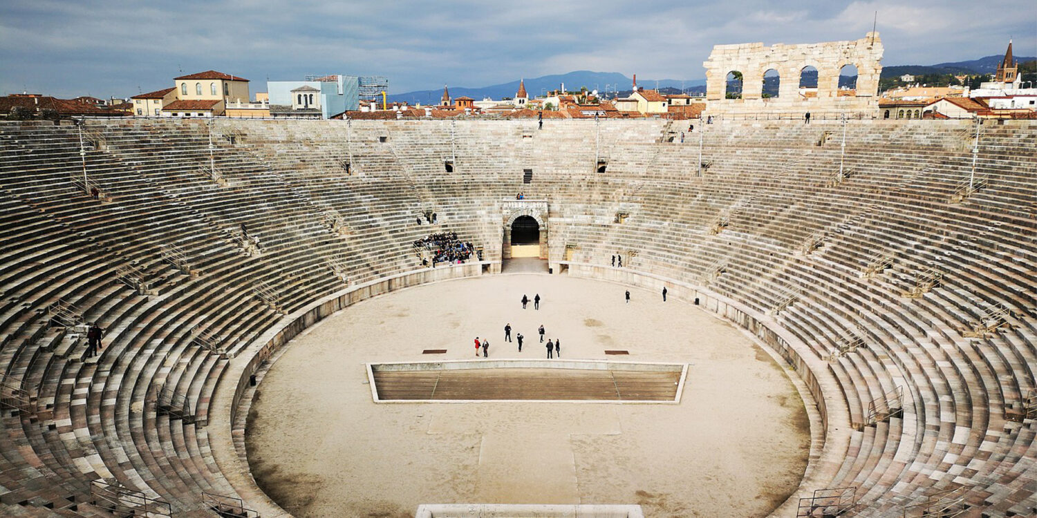 Arenalarla Donattık Anayurdu